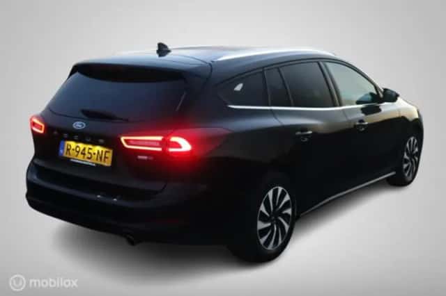 Ford Focus (2022) thumbnail 3