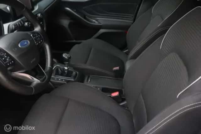 Ford Focus (2022) thumbnail 21