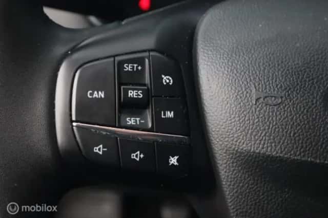 Ford Focus (2022) thumbnail 33