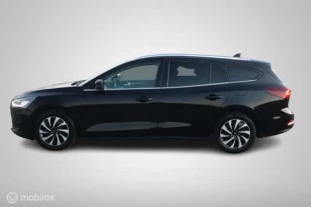 Ford Focus (2022) thumbnail 5