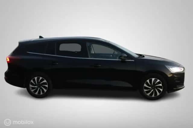 Ford Focus (2022) thumbnail 6