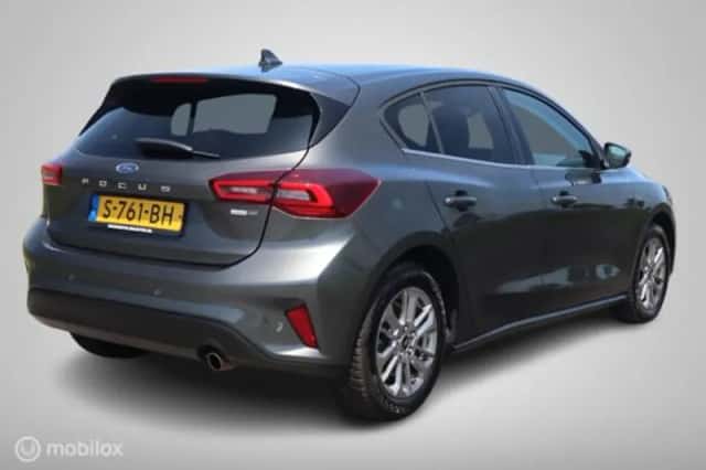 Ford Focus (2023) thumbnail 3