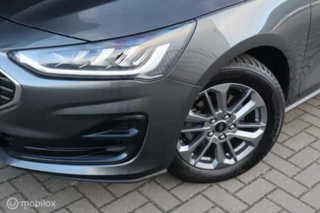 Ford Focus (2023) thumbnail 3