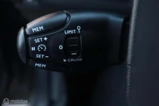 Peugeot 308 (2019) thumbnail 13