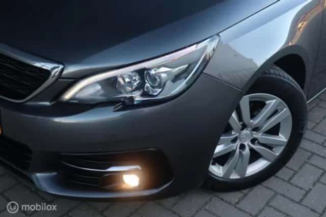 Peugeot 308 (2019) thumbnail 3