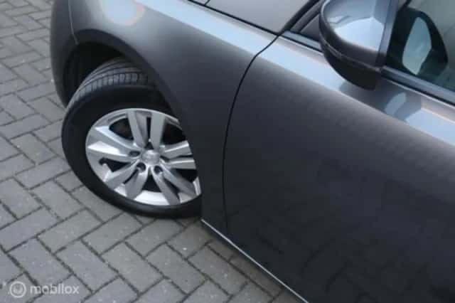 Peugeot 308 (2019) thumbnail 4