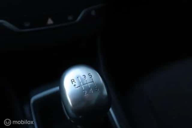 Peugeot 308 (2019) thumbnail 36