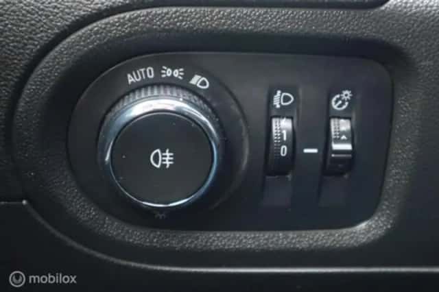 Opel Grandland (2019) thumbnail 11