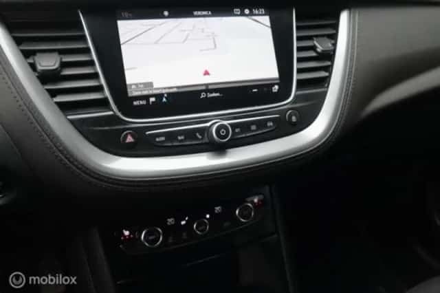 Opel Grandland (2019) thumbnail 16