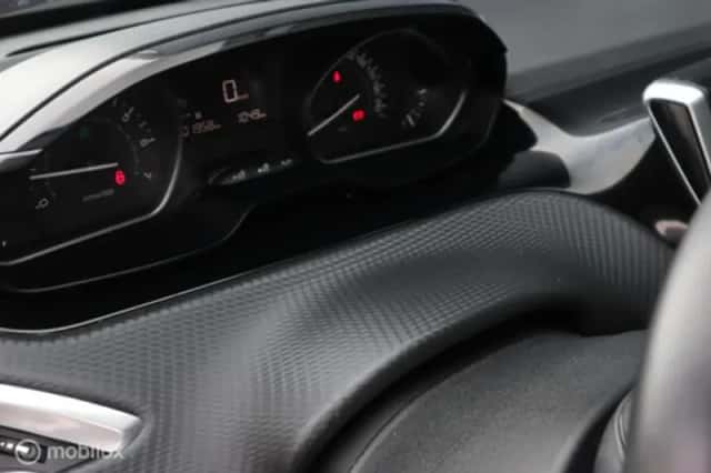 Peugeot 2008 (2019) thumbnail 12