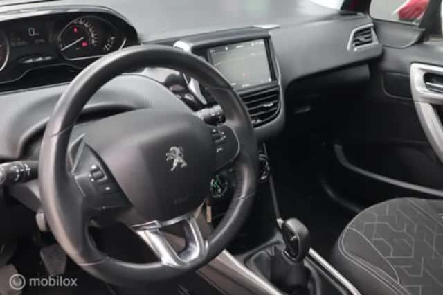 Peugeot 2008 (2019) thumbnail 13
