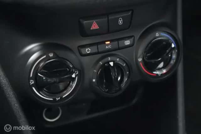 Peugeot 2008 (2019) thumbnail 15