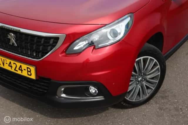 Peugeot 2008 (2019) thumbnail 3