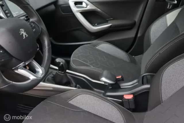 Peugeot 2008 (2019) thumbnail 21