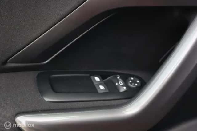 Peugeot 2008 (2019) thumbnail 22