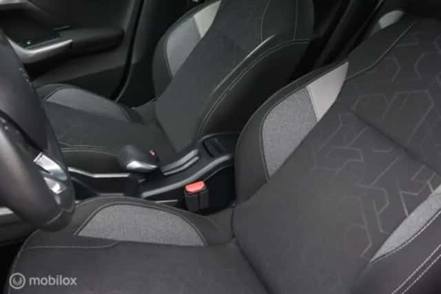 Peugeot 2008 (2019) thumbnail 23