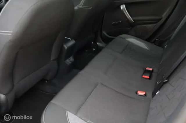 Peugeot 2008 (2019) thumbnail 24