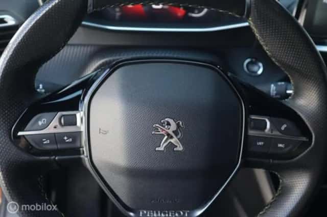 Peugeot 2008 (2021) thumbnail 15