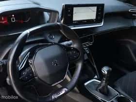 Peugeot 2008 (2021) thumbnail 18