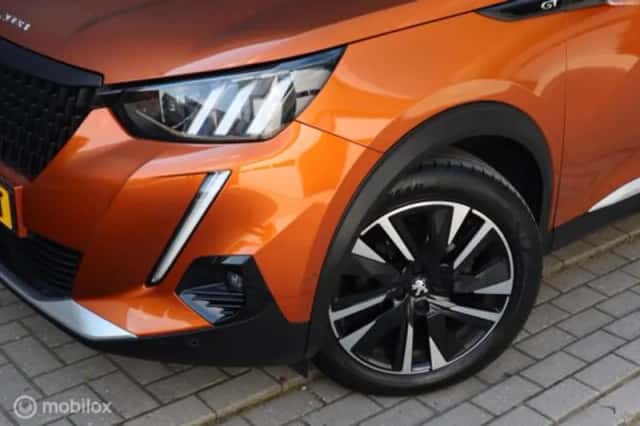 Peugeot 2008 (2021) thumbnail 3