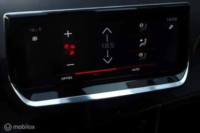 Peugeot 2008 (2021) thumbnail 21