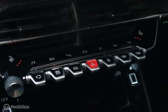 Peugeot 2008 (2021) thumbnail 28
