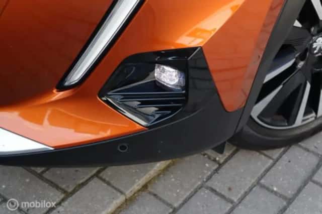 Peugeot 2008 (2021) thumbnail 6