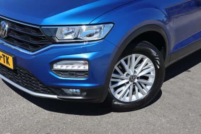 Volkswagen T-Roc (2022) thumbnail 2