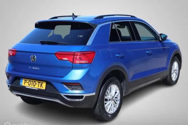Volkswagen T-Roc (2022) thumbnail 3