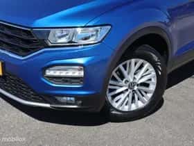 Volkswagen T-Roc (2022) thumbnail 3