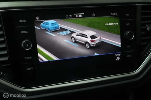 Volkswagen T-Roc (2022) thumbnail 22