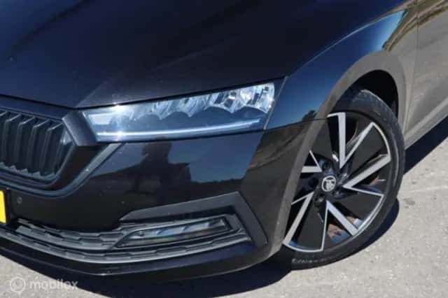 Škoda Octavia (2021) thumbnail 3