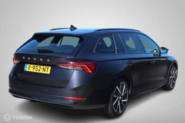 Škoda Octavia (2021) thumbnail 4