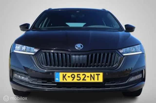 Škoda Octavia (2021) thumbnail 5