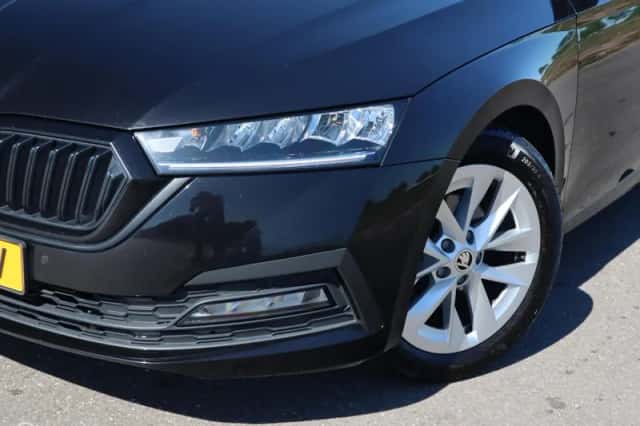 Škoda Octavia (2021) thumbnail 2