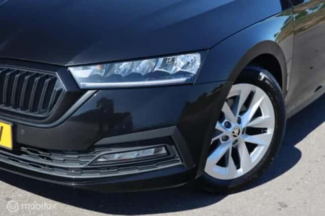 Škoda Octavia (2021) thumbnail 3
