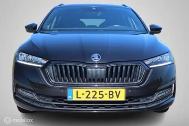 Škoda Octavia (2021) thumbnail 5