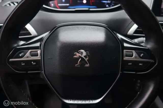 Peugeot 3008 (2017) thumbnail 14