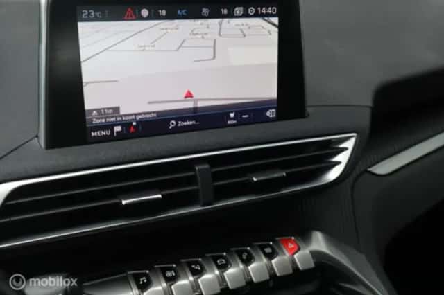 Peugeot 3008 (2017) thumbnail 17