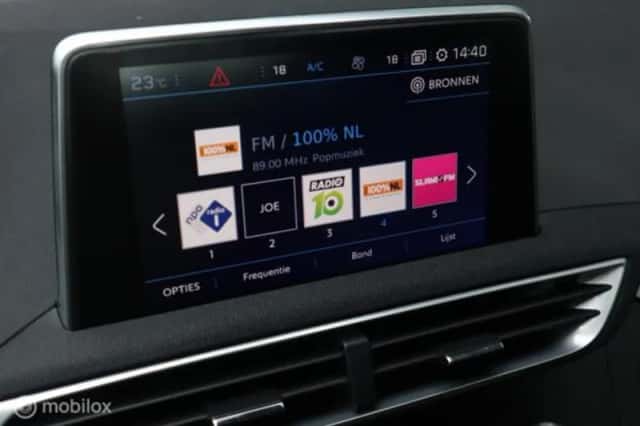 Peugeot 3008 (2017) thumbnail 21
