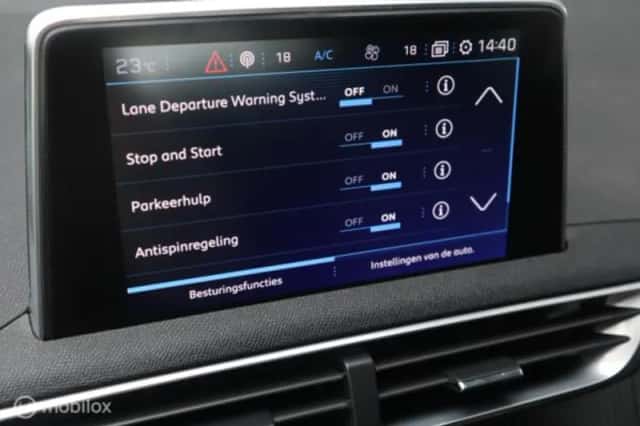 Peugeot 3008 (2017) thumbnail 25