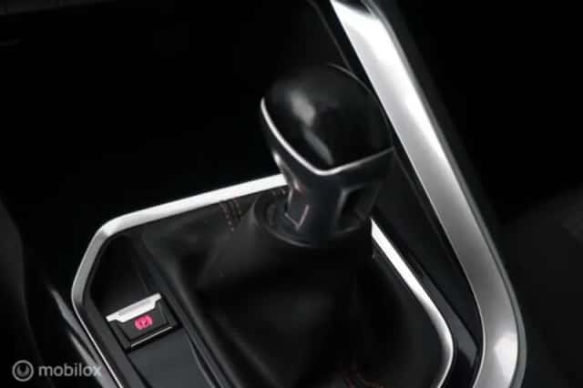 Peugeot 3008 (2017) thumbnail 26