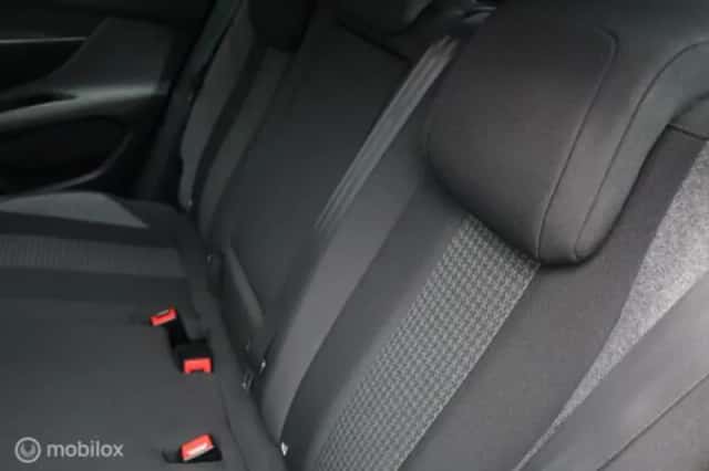 Peugeot 3008 (2017) thumbnail 31