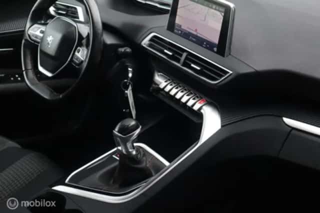 Peugeot 3008 (2017) thumbnail 41