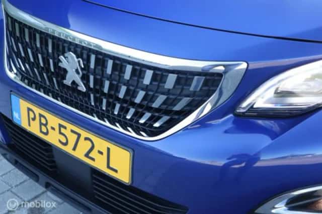 Peugeot 3008 (2017) thumbnail 7