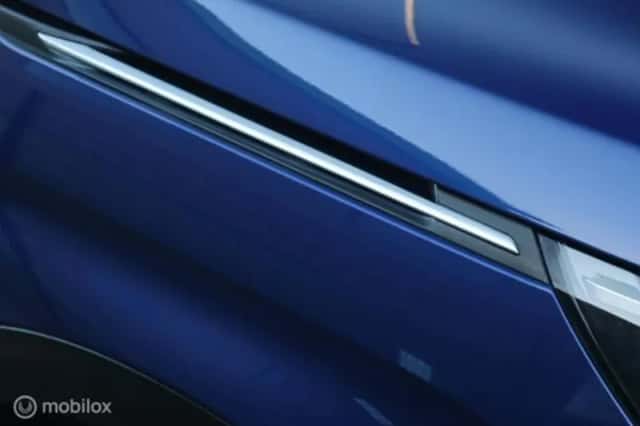 Peugeot 3008 (2017) thumbnail 9
