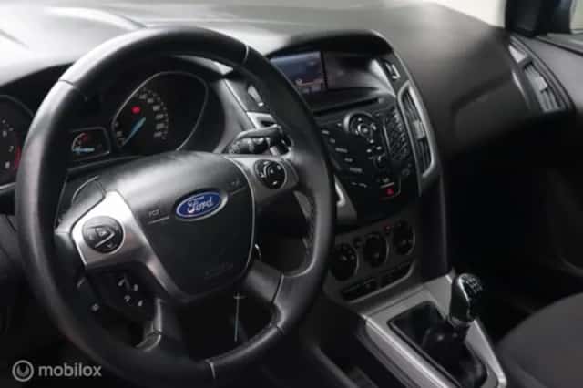 Ford Focus (2014) thumbnail 11