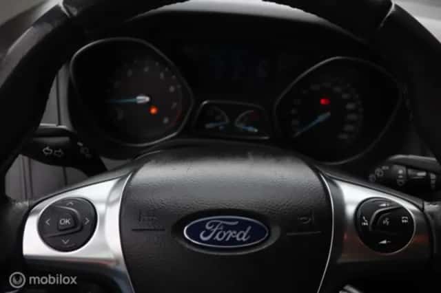 Ford Focus (2014) thumbnail 12