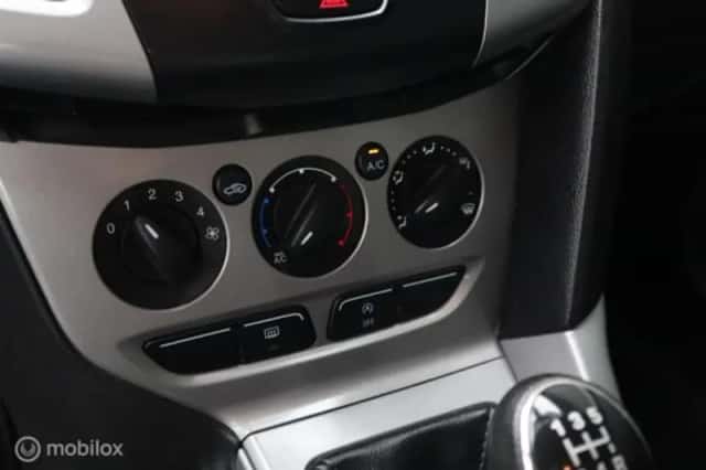 Ford Focus (2014) thumbnail 15