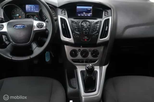 Ford Focus (2014) thumbnail 16
